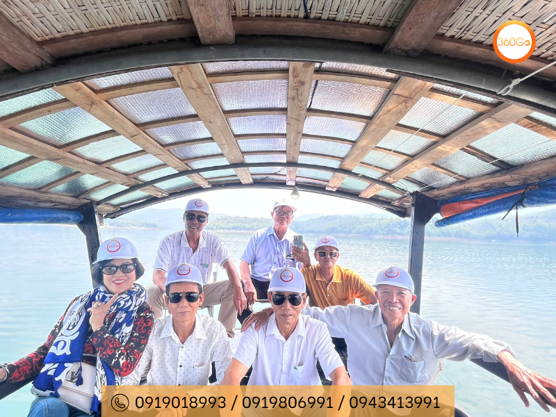 Dạo thuyền trên lòng Tà Đùng - Du lịch 360Go 